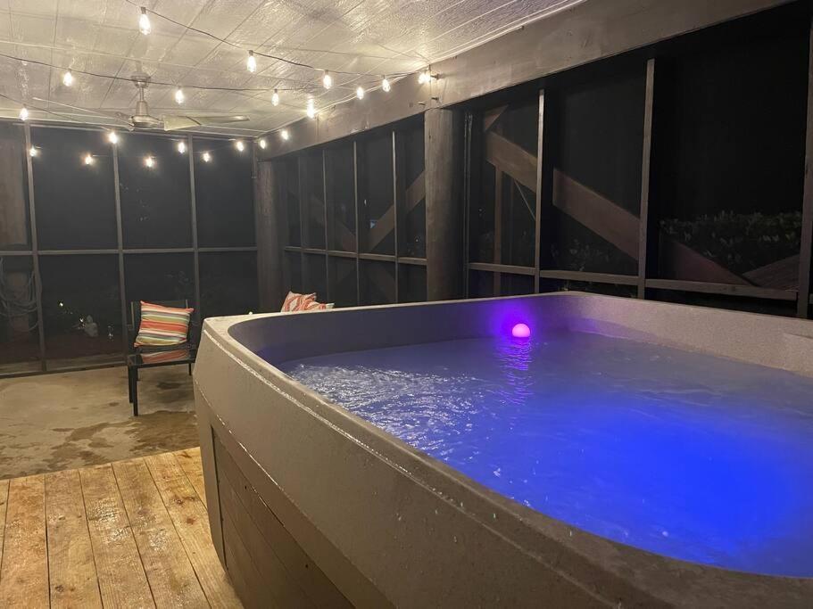 Woodsy Retreat, Steps To Bay - Hot Tub! Villa Gulf Breeze Exterior foto