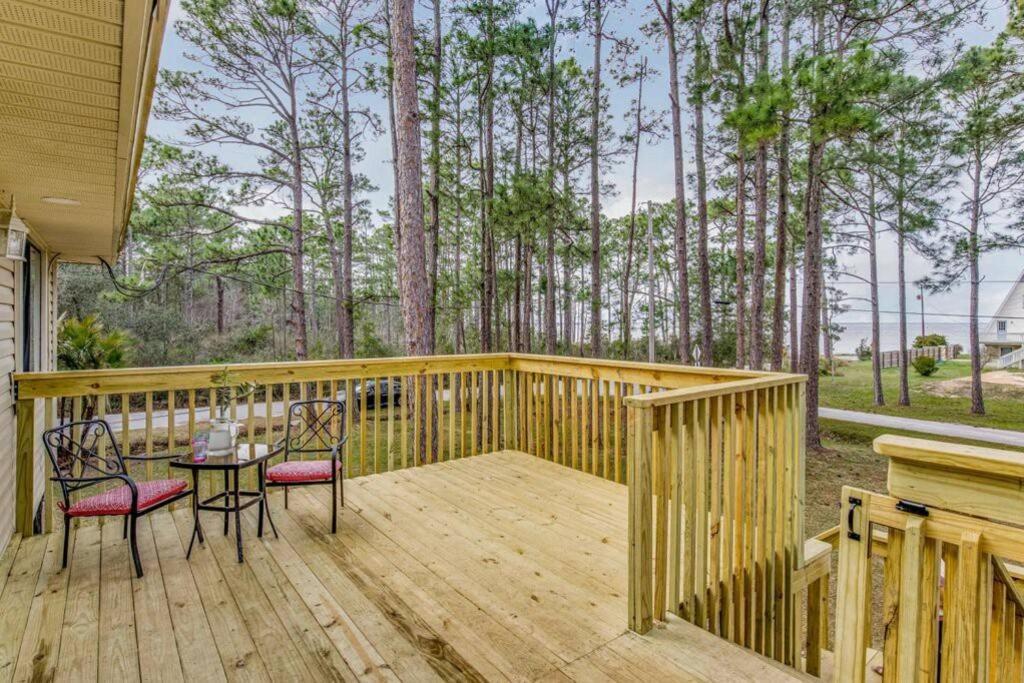 Woodsy Retreat, Steps To Bay - Hot Tub! Villa Gulf Breeze Exterior foto