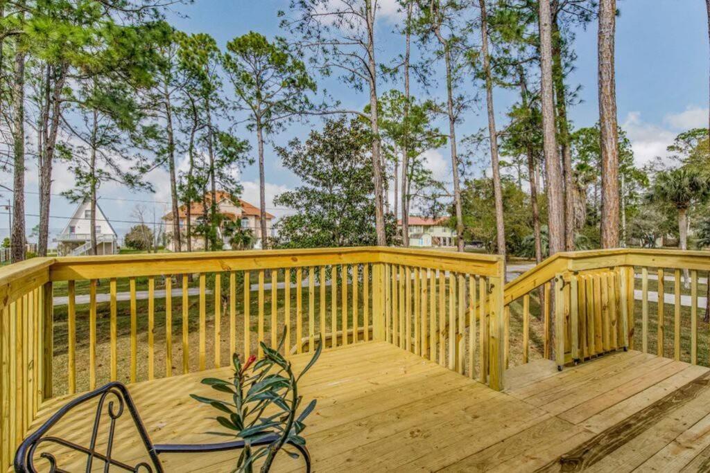 Woodsy Retreat, Steps To Bay - Hot Tub! Villa Gulf Breeze Exterior foto