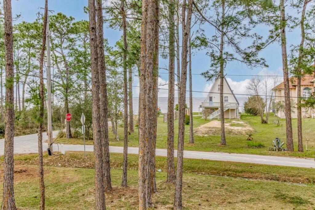 Woodsy Retreat, Steps To Bay - Hot Tub! Villa Gulf Breeze Exterior foto